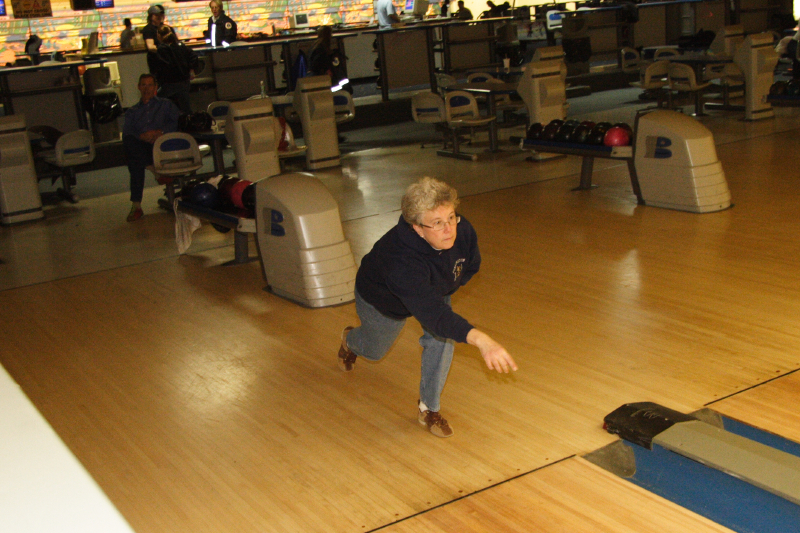 2008-Jan_bowling/images_large/2008-1-29_10_Debbie_Burd.jpg