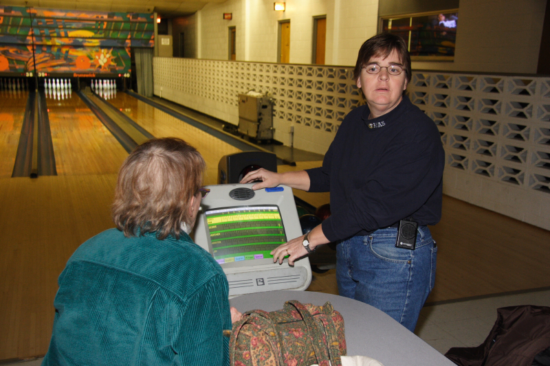 2008-Jan_bowling/images_large/2008-1-29_2_Linda_Hlavacek_Cindy_Orlandi.jpg