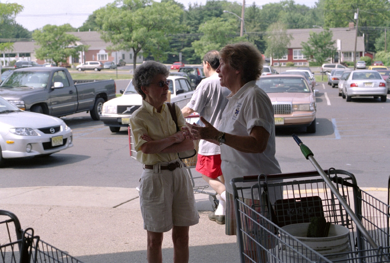 historic_photos/images_large/2003-9-1_hot_dog_5_Linda_Silver.jpg