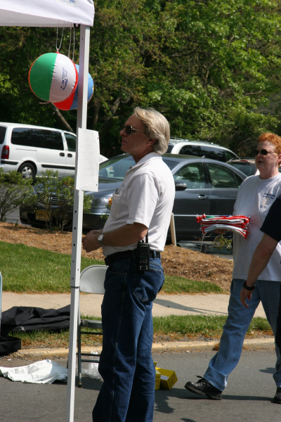 historic_photos/images_large/2005-5-14_5_Jon_Guerard_Ellen_Gerberding.jpg